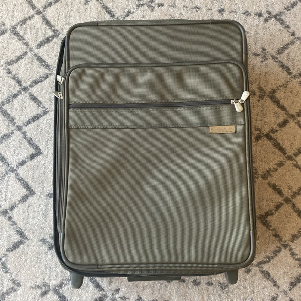 Briggs and Riley expandable luggage 26 x 11 x 18 exterior with 3 inch extension